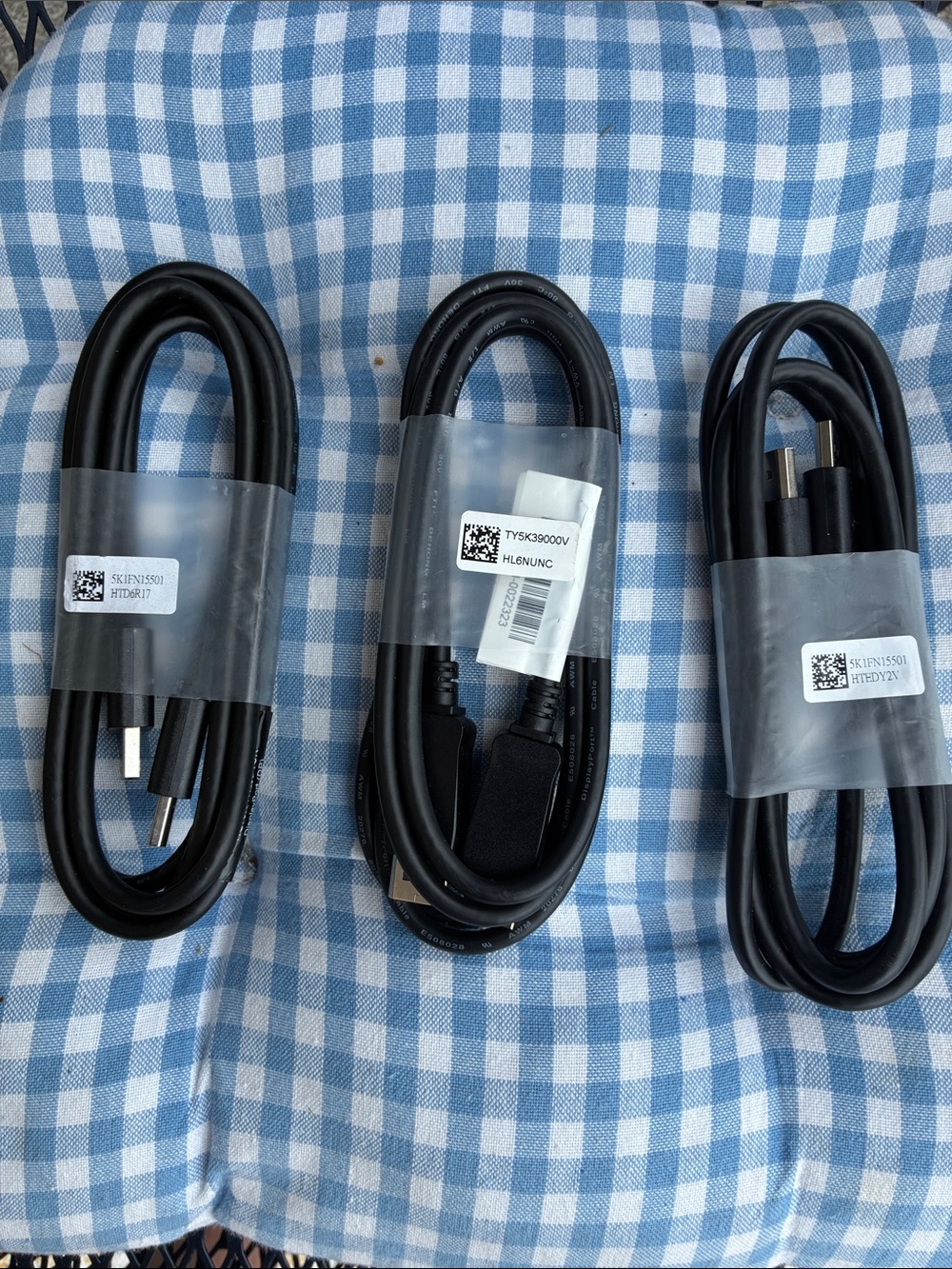 Black DisplayPort-to-DisplayPort Cable